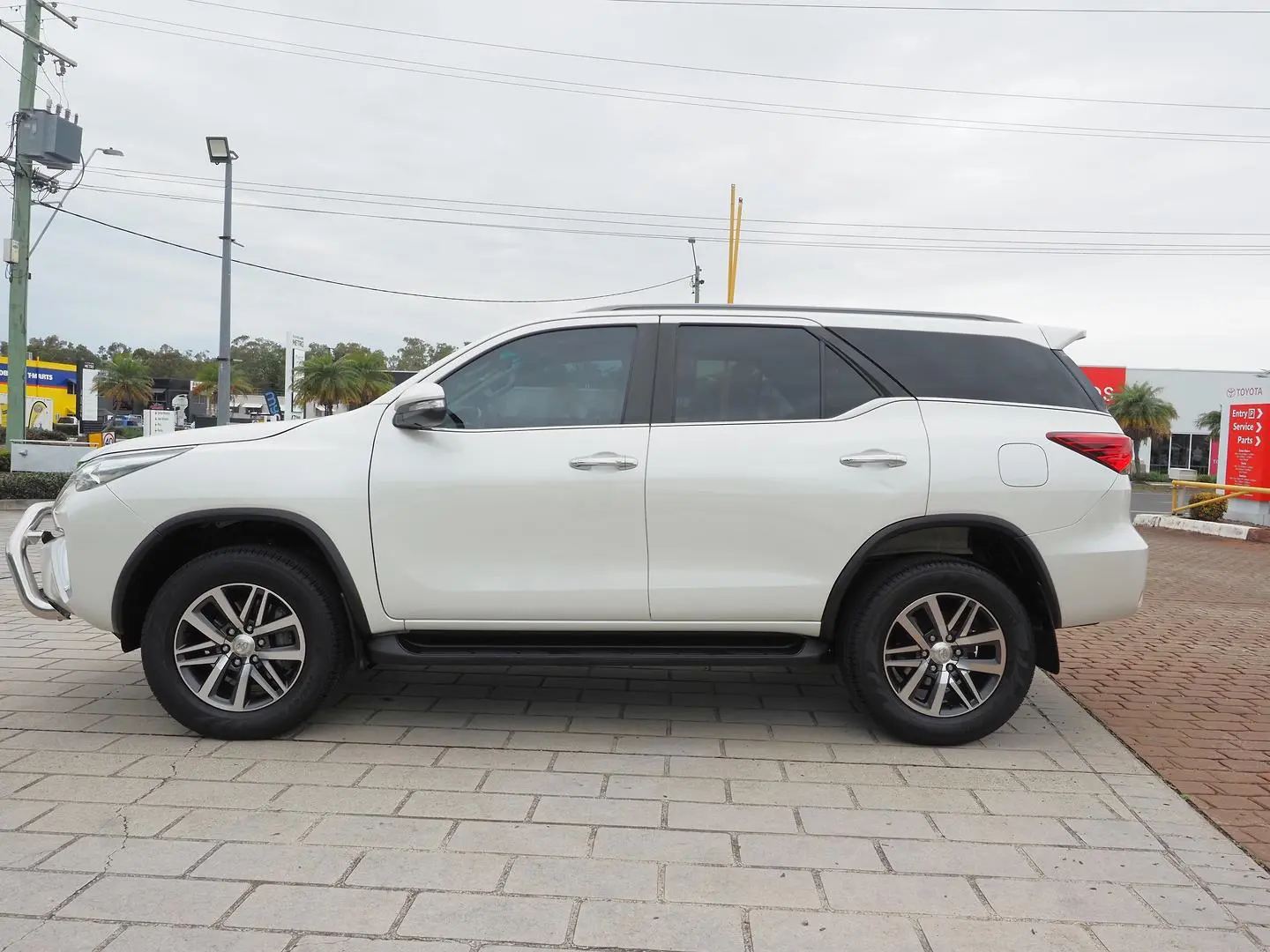 2017 Toyota Fortuner Gallery Image 7