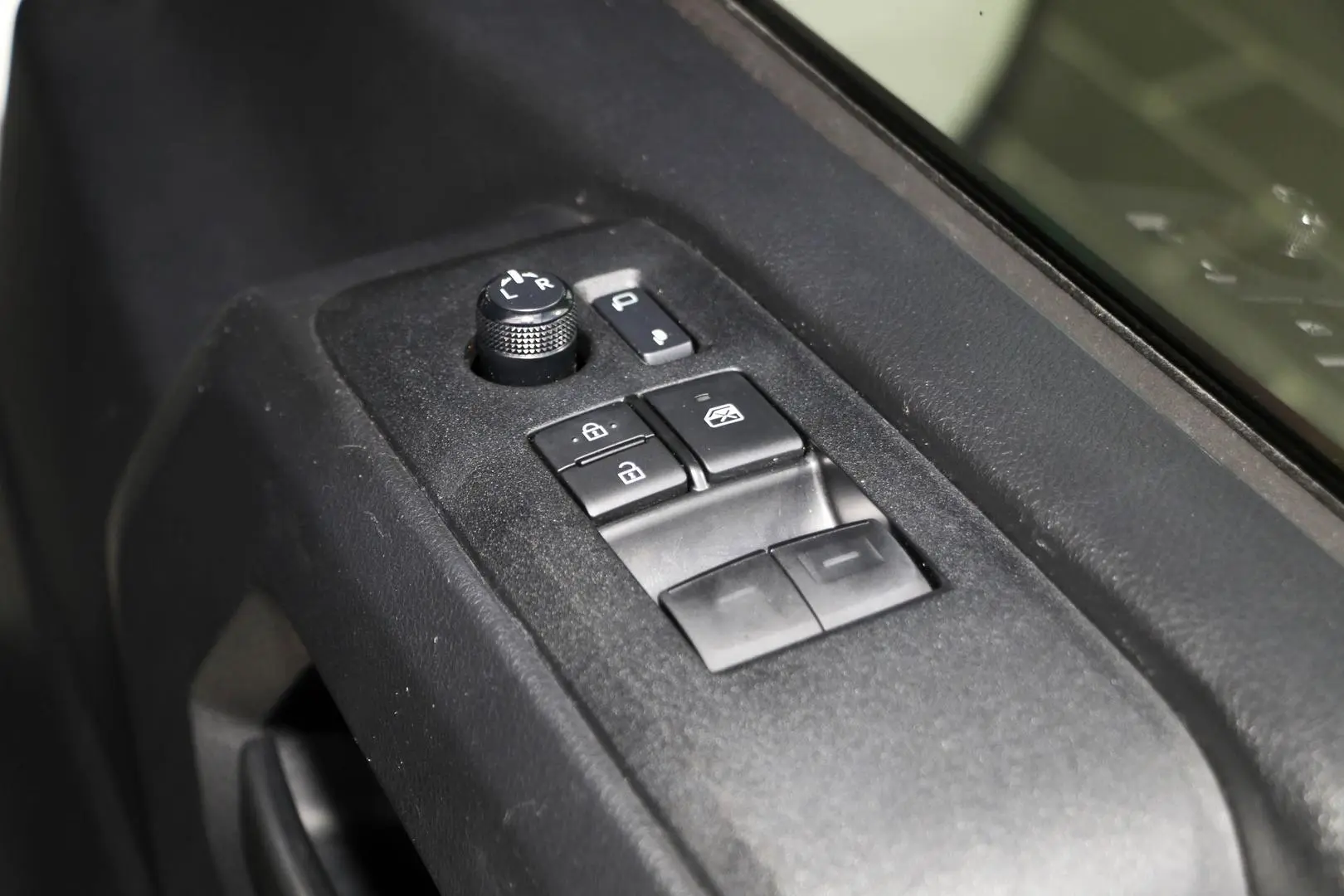 2019 Toyota Hiace Gallery Image 19
