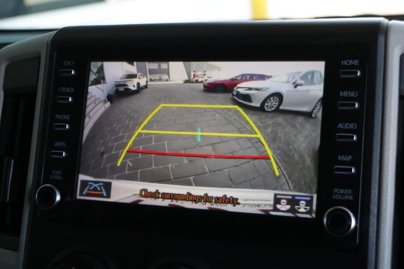 2022 Toyota Hiace Gallery Image 12