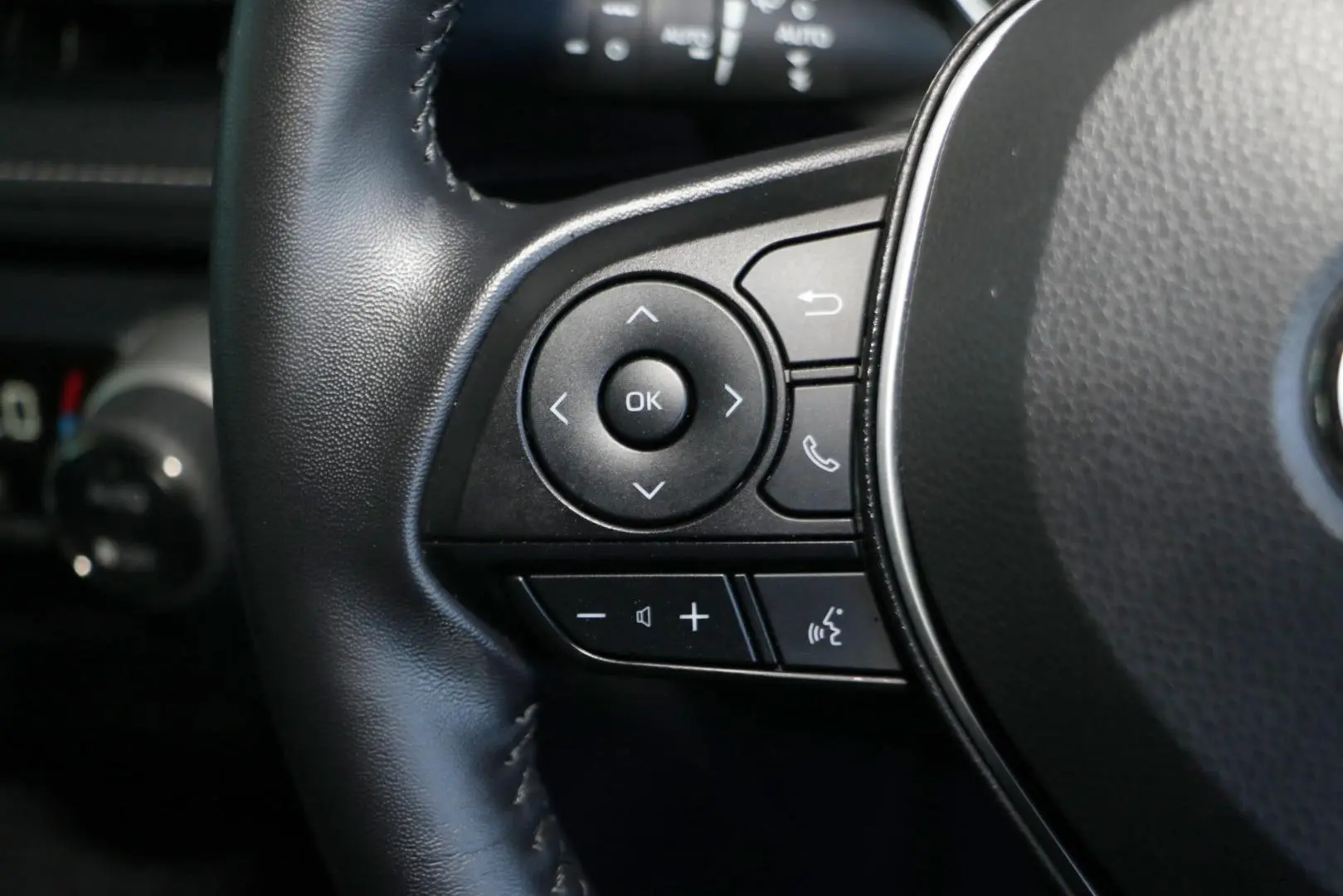 2025 Toyota RAV4 Gallery Image 15