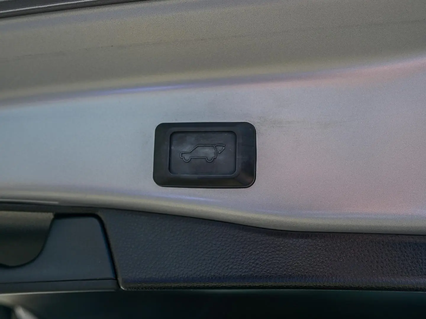 2022 Toyota RAV4 Gallery Image 17