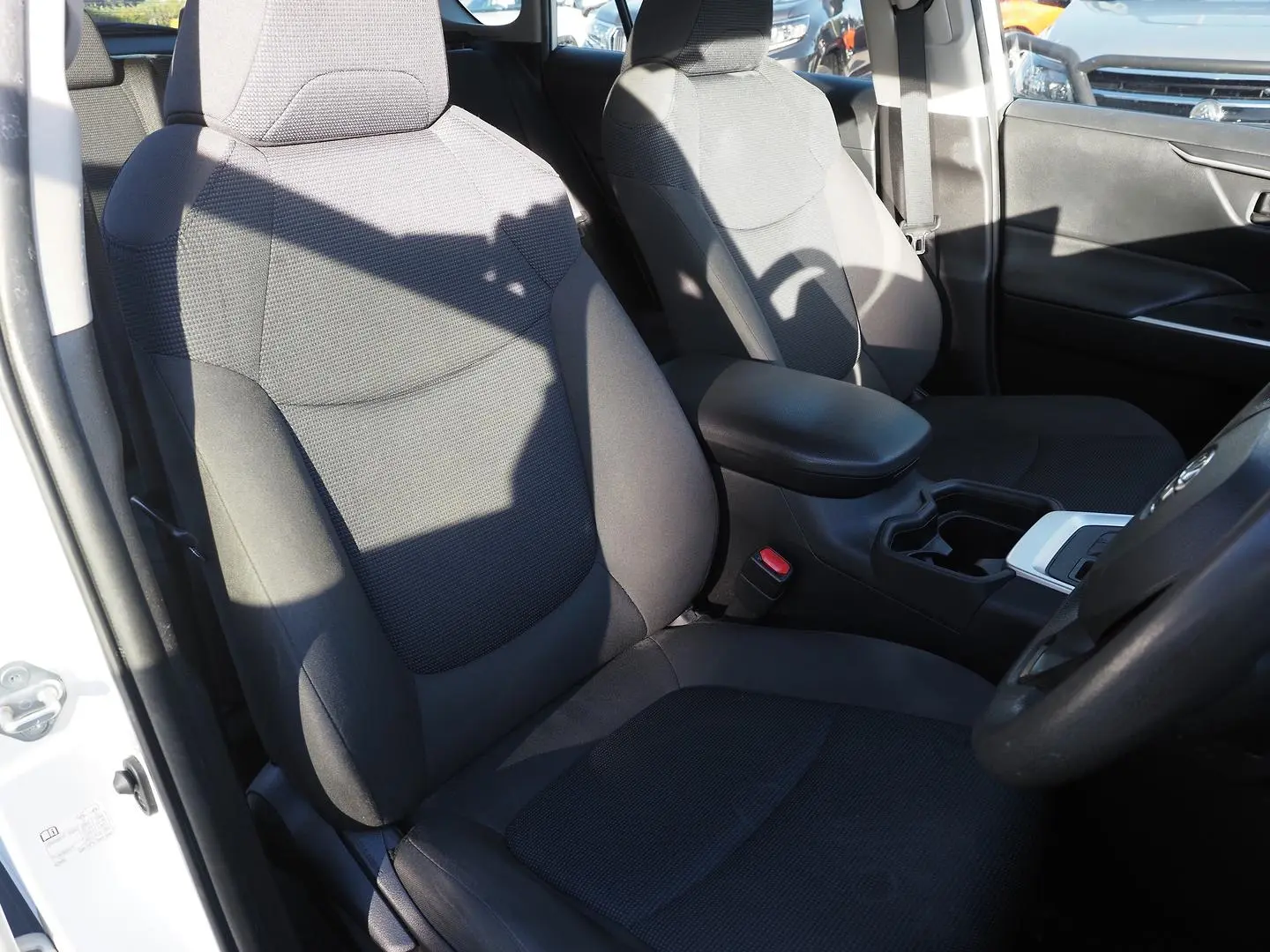2020 Toyota RAV4 Gallery Image 5