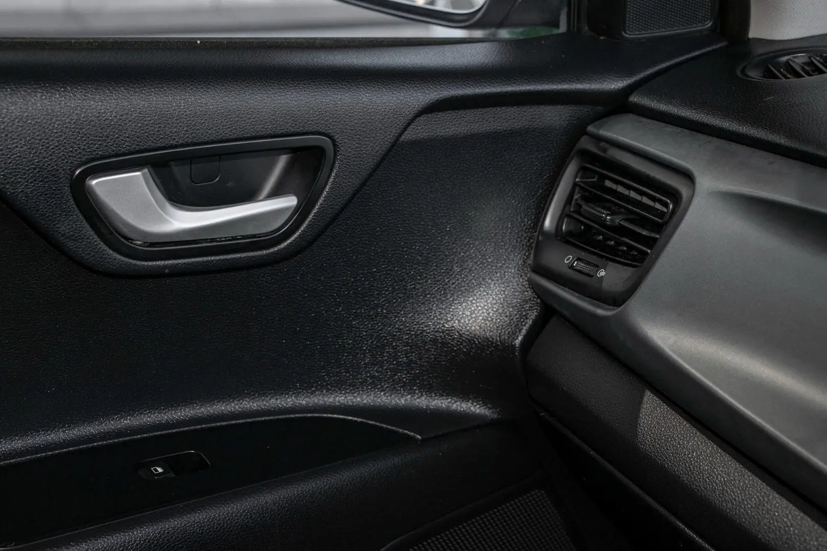 2019 Kia Rio Gallery Image 15