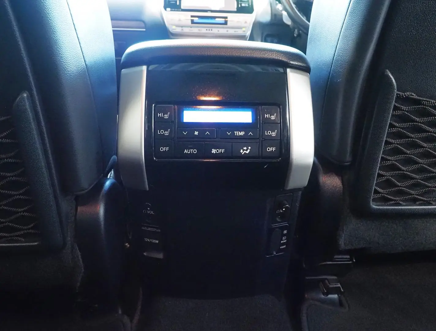 2018 Toyota Landcruiser Prado Gallery Image 20