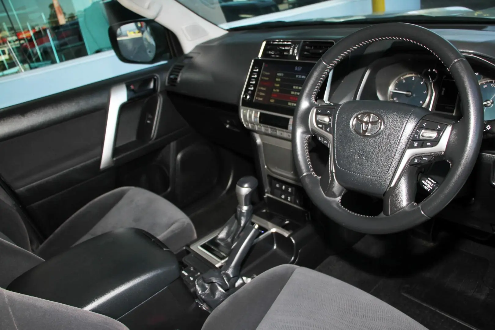 2023 Toyota Landcruiser Prado Gallery Image 6