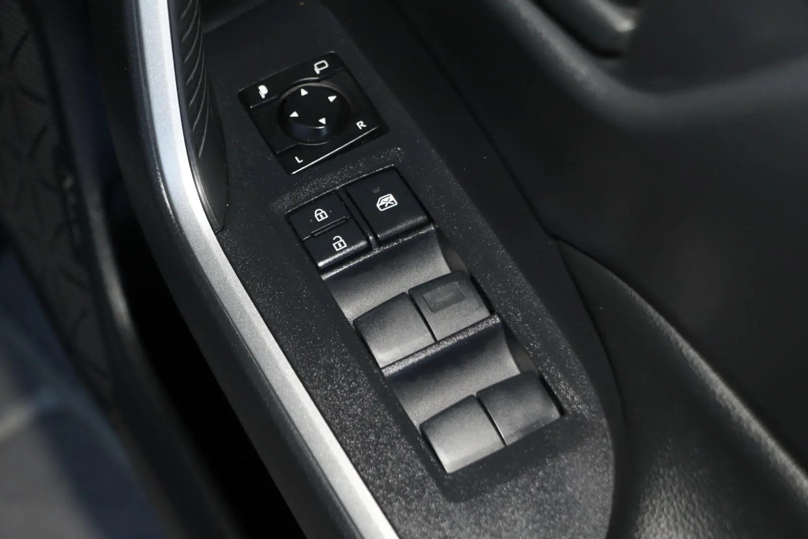 2025 Toyota RAV4 Gallery Image 19