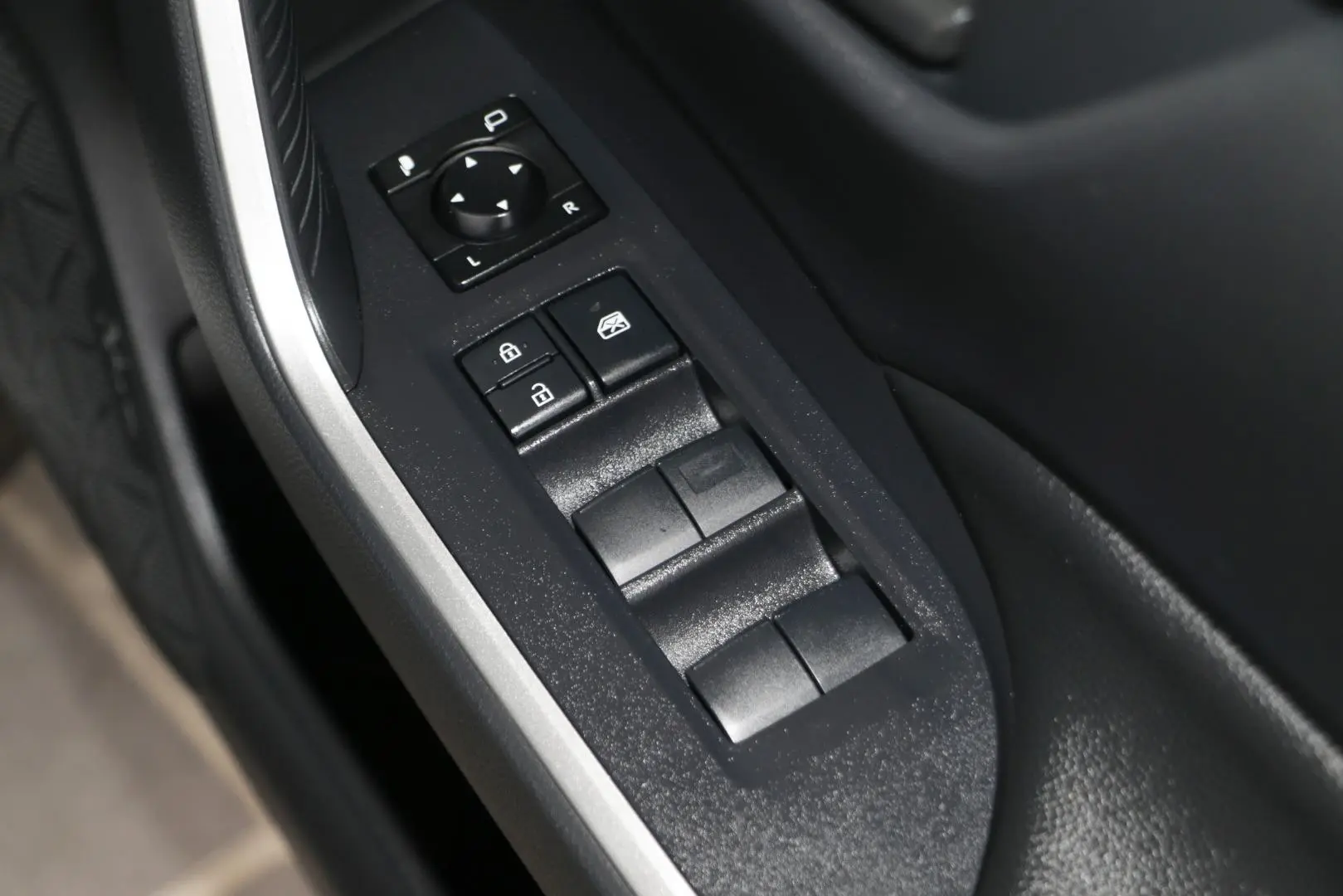 2024 Toyota RAV4 Gallery Image 17