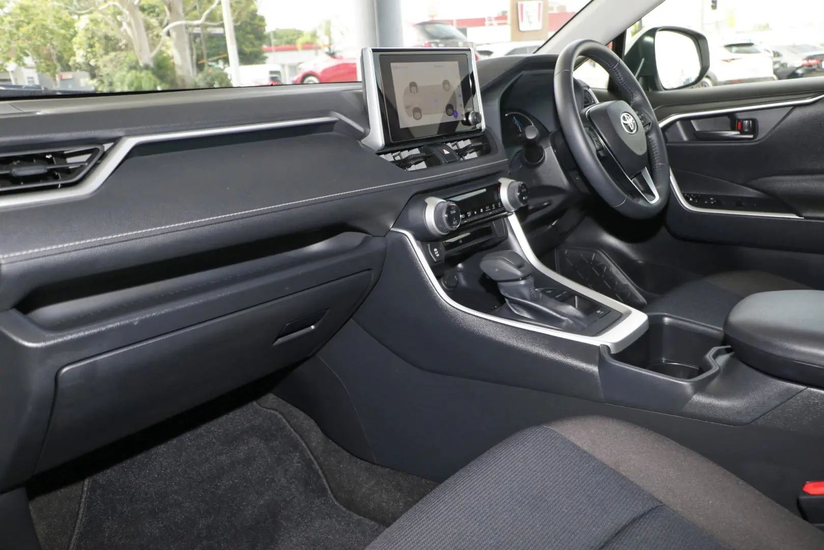 2024 Toyota RAV4 Gallery Image 7