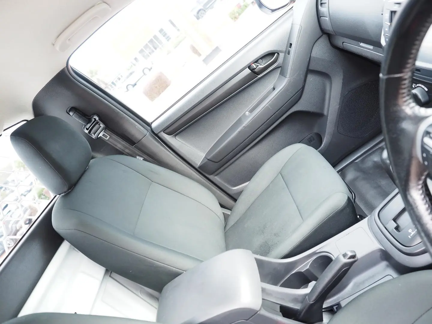 2019 Isuzu D-MAX Gallery Image 16