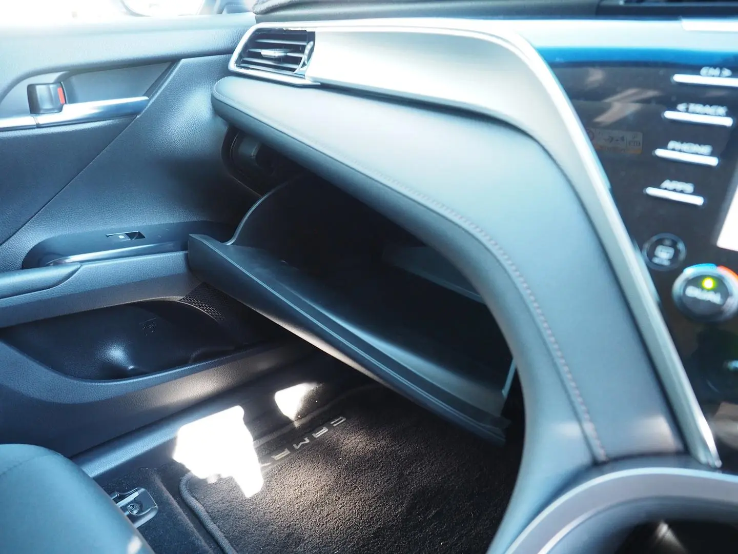 2018 Toyota Camry Gallery Image 36