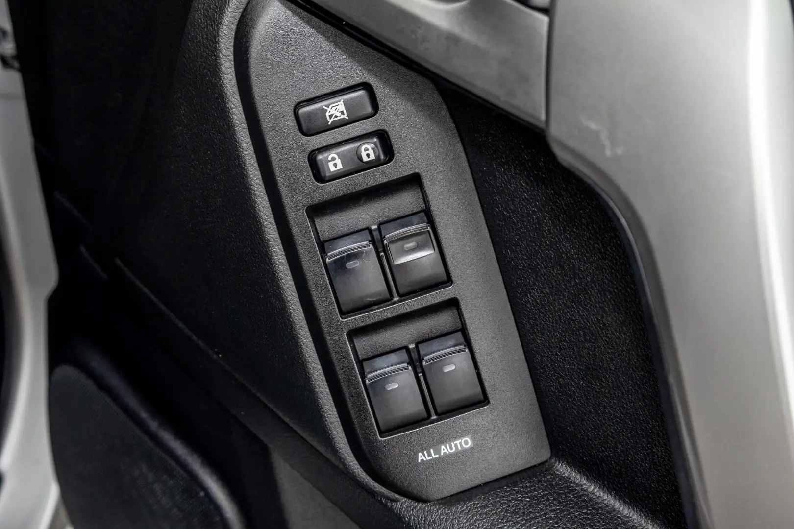 2020 Toyota Landcruiser Prado Gallery Image 10