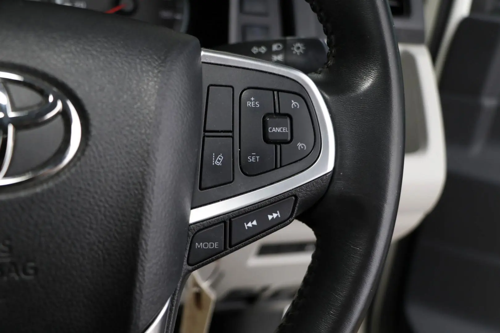 2019 Toyota Hiace Gallery Image 16