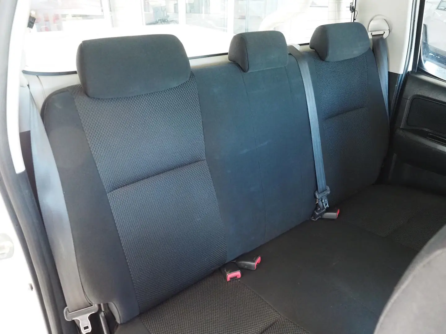 2015 Toyota Hilux Gallery Image 13