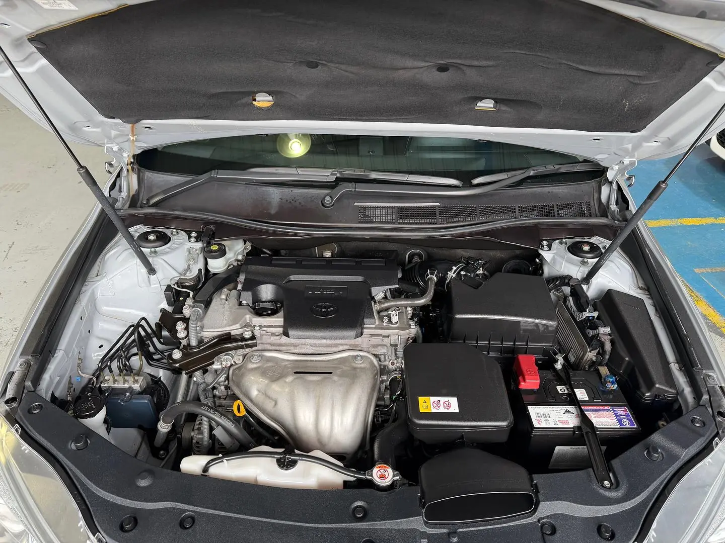 2016 Toyota Camry Gallery Image 5