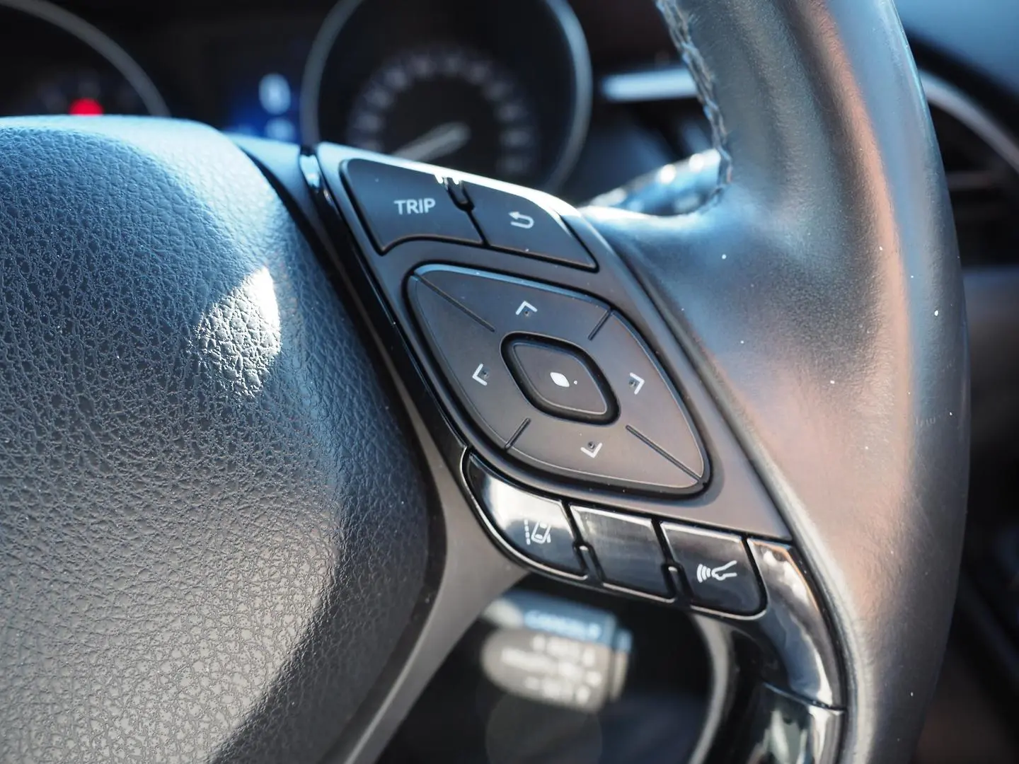 2018 Toyota C-HR Gallery Image 39