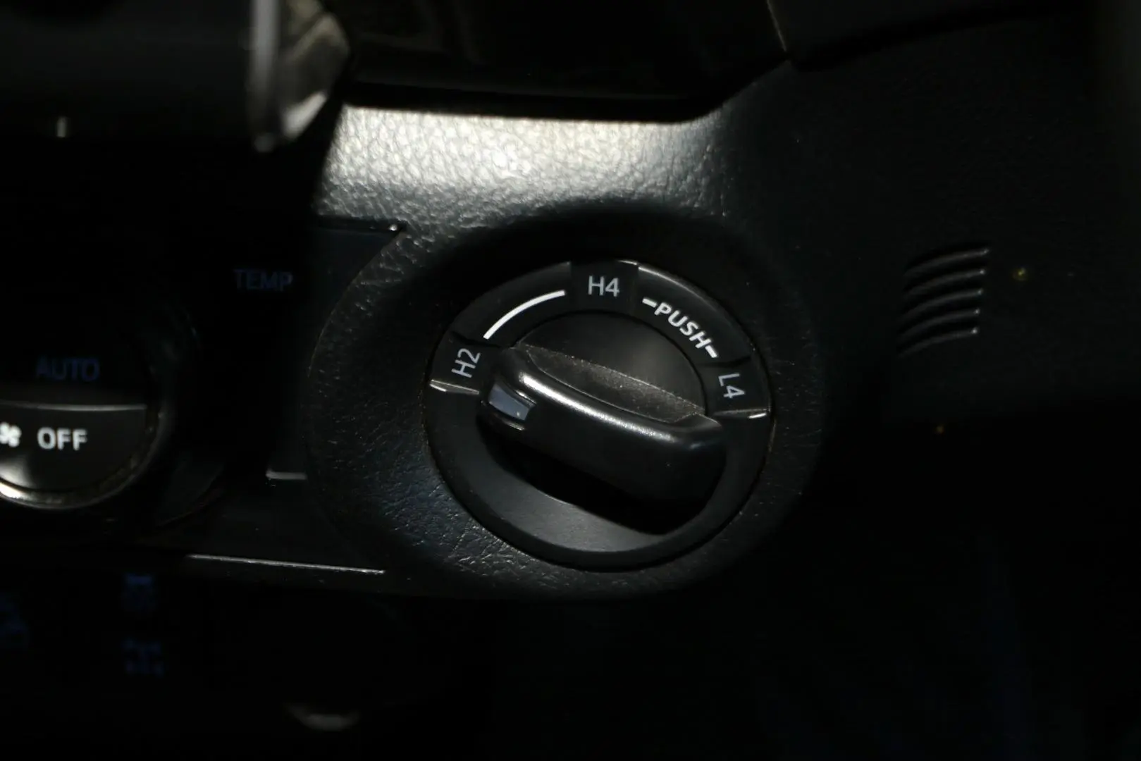 2025 Toyota Hilux Gallery Image 16