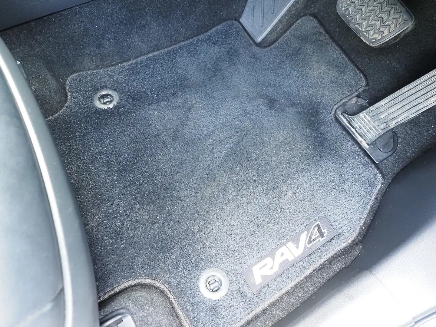 2020 Toyota RAV4 Gallery Image 15