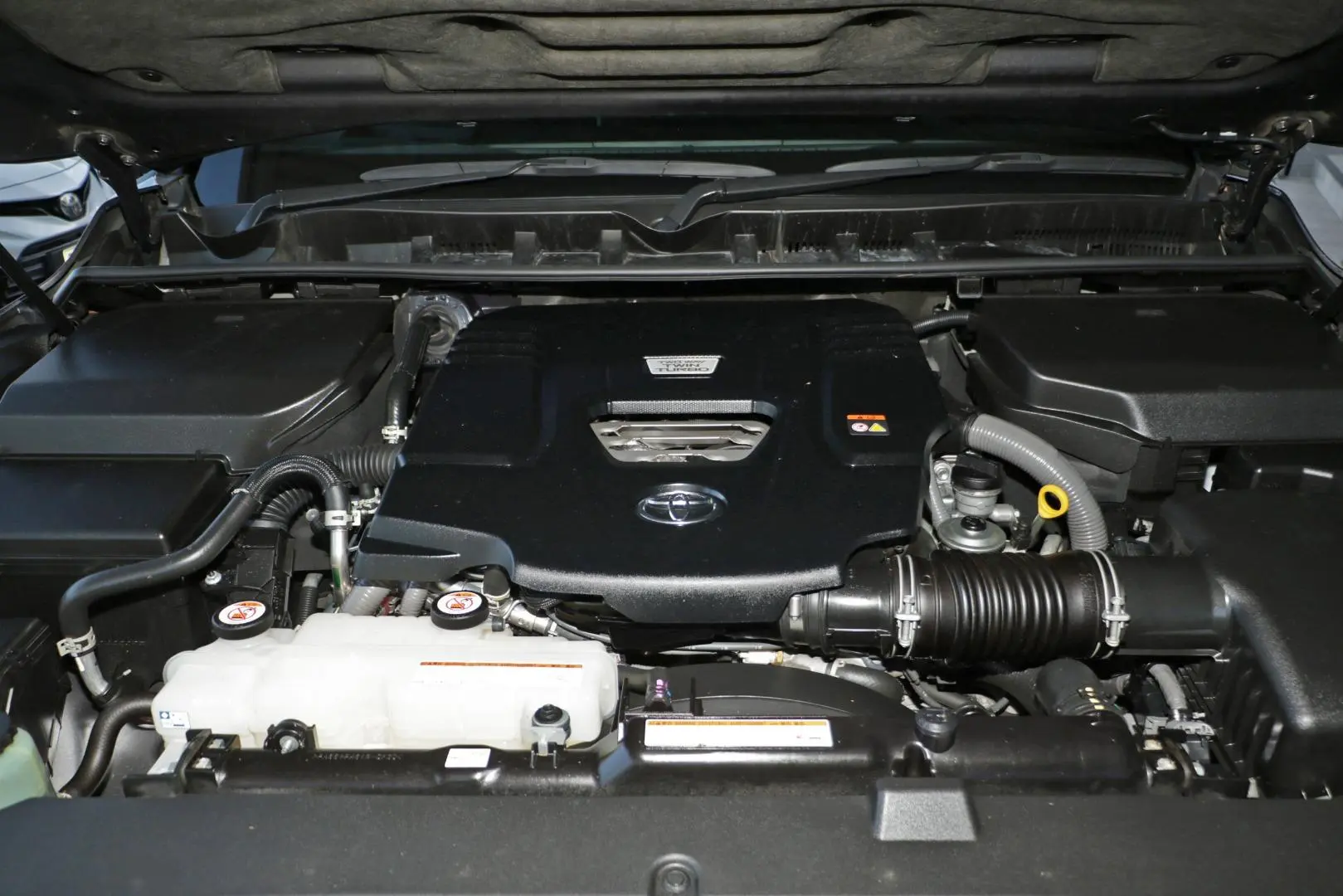 2023 Toyota Landcruiser Gallery Image 25