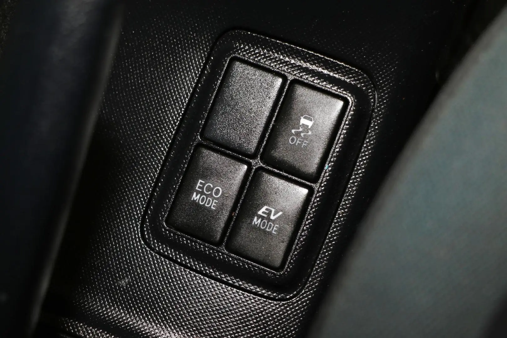 2015 Toyota Prius C Gallery Image 14