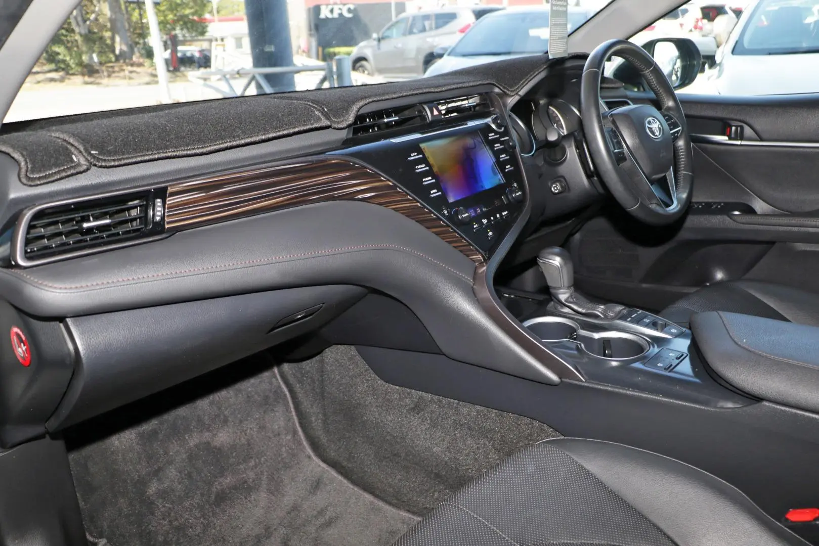 2019 Toyota Camry Gallery Image 8