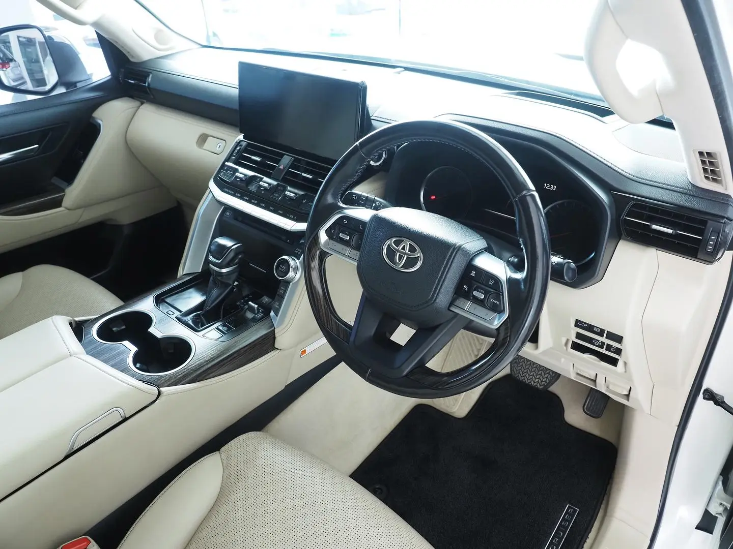 2022 Toyota Landcruiser Gallery Image 4