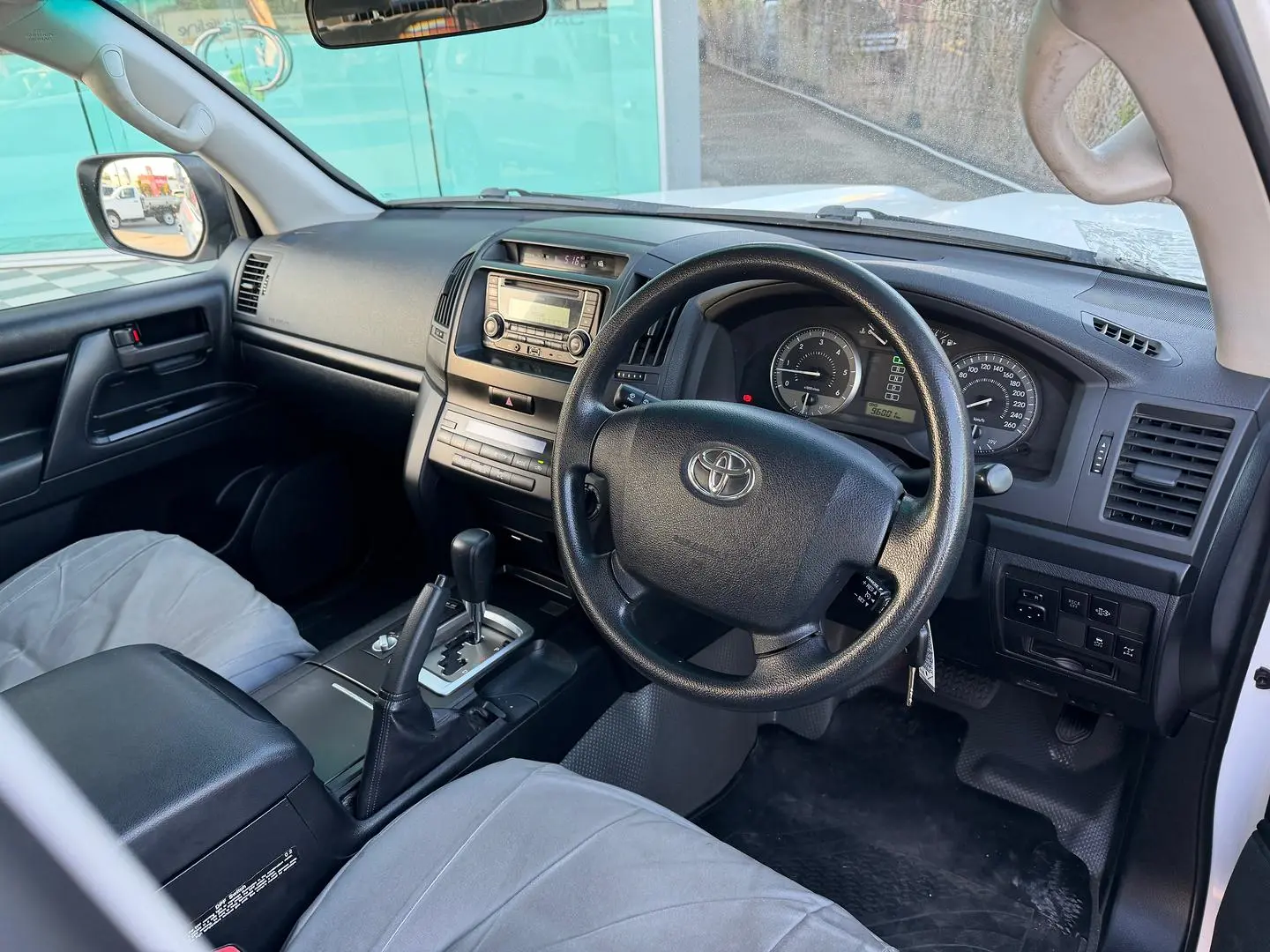 2017 Toyota Landcruiser Gallery Image 4