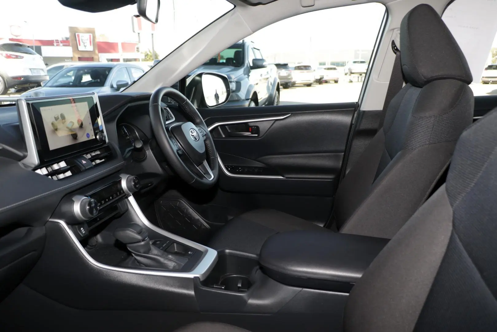 2025 Toyota RAV4 Gallery Image 9