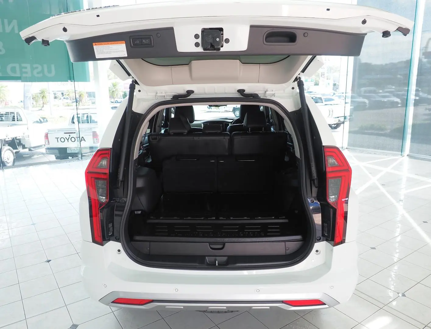 2022 Mitsubishi Pajero Sport Gallery Image 13