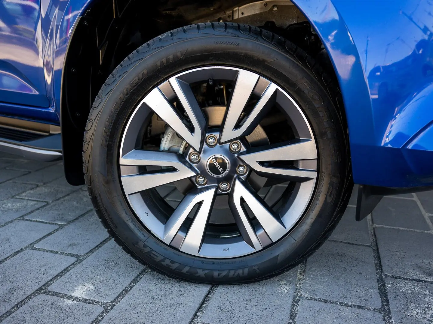 2023 Isuzu MU-X Gallery Image 2