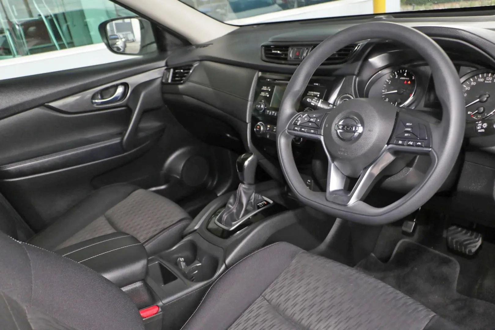 2018 Nissan X-TRAIL Gallery Image 6