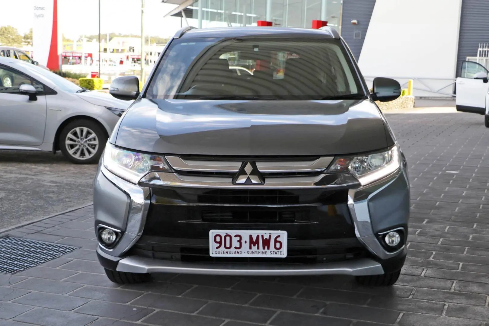 2016 Mitsubishi Outlander Gallery Image 3