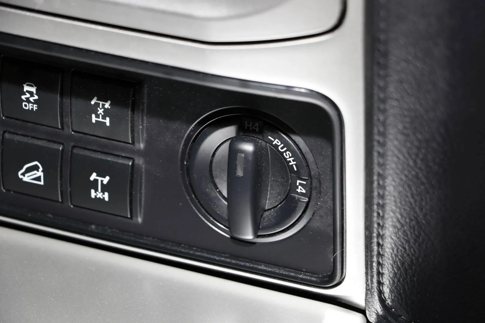 2023 Toyota Landcruiser Prado Gallery Image 15