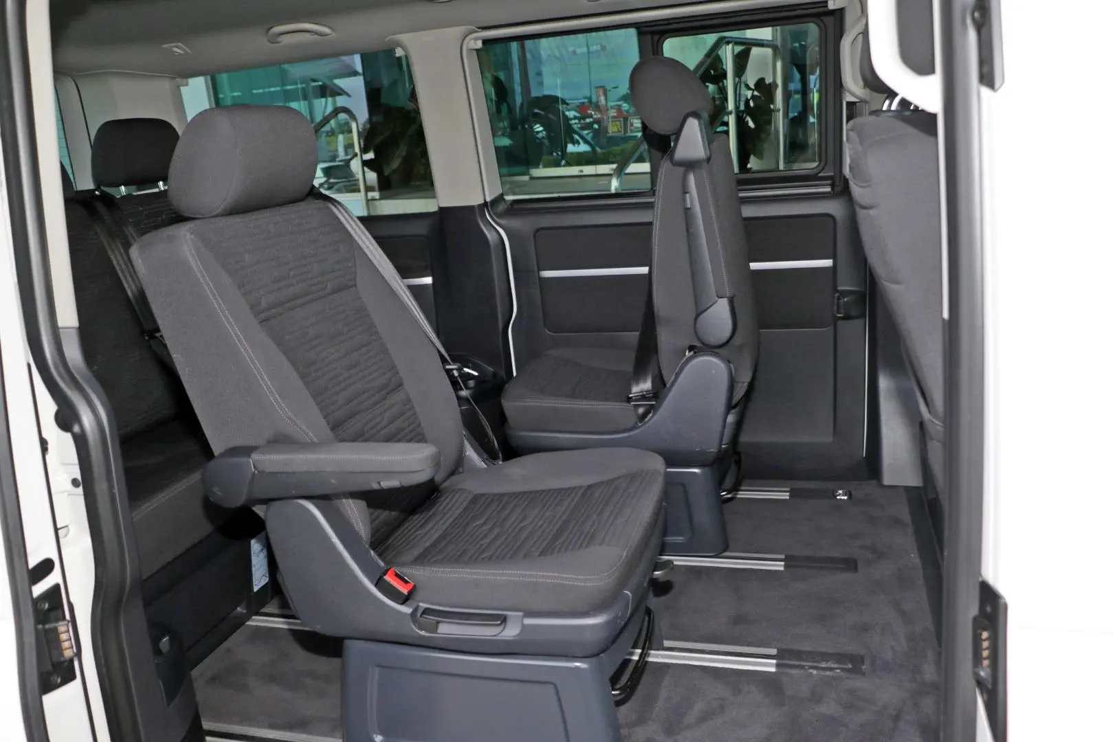 2021 Volkswagen Multivan Gallery Image 9