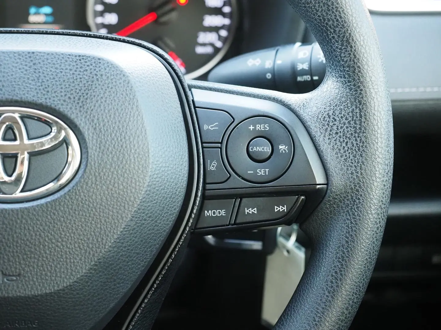 2019 Toyota RAV4 Gallery Image 21