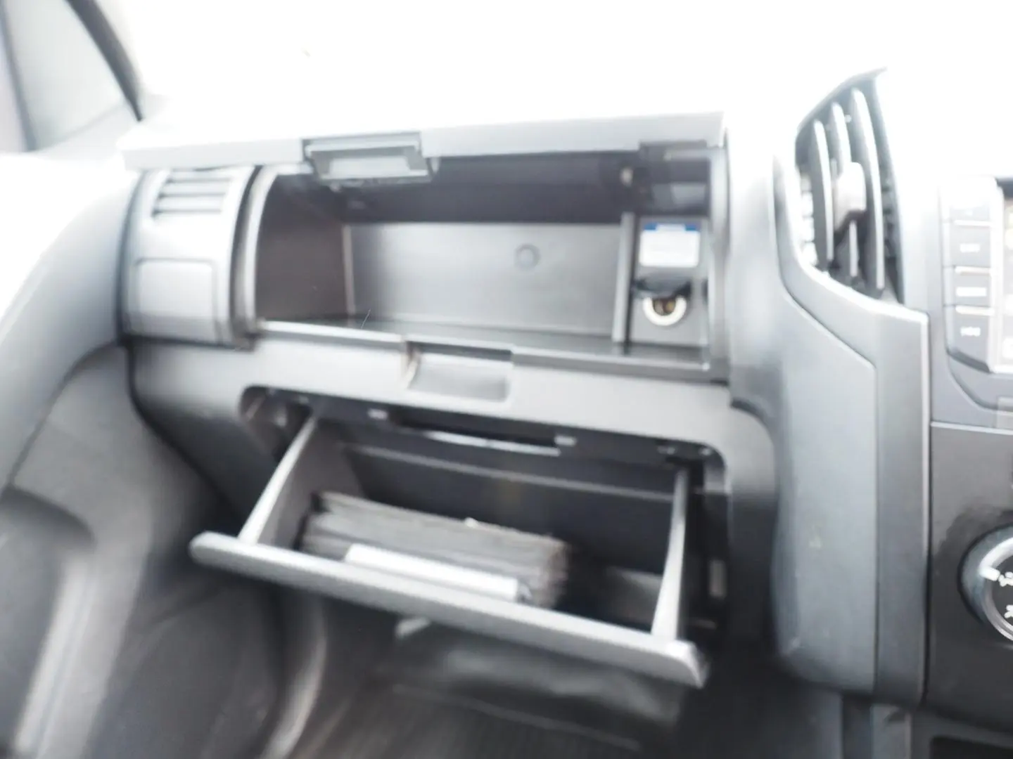 2019 Isuzu D-MAX Gallery Image 17