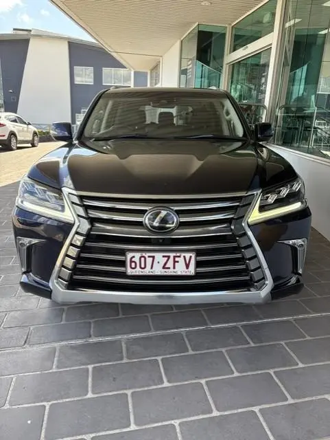 2020 Lexus LX Gallery Image 9