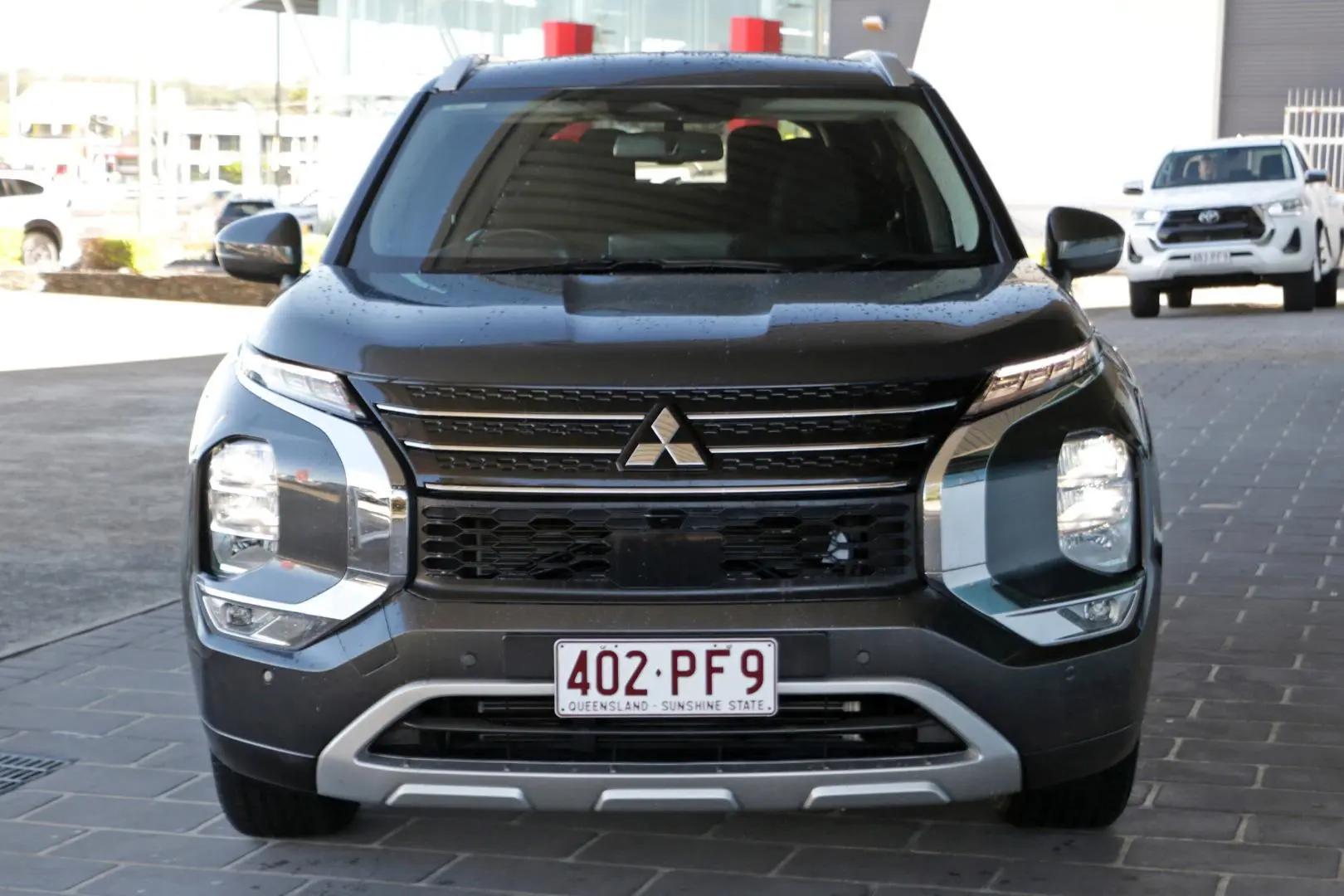 2024 Mitsubishi Outlander Gallery Image 3