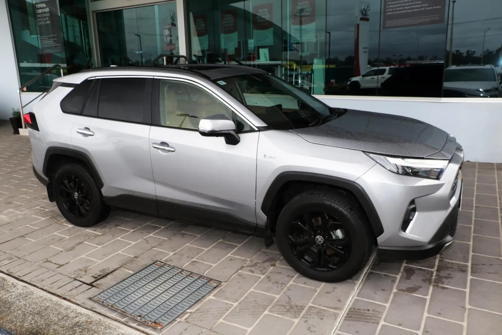 2025 Toyota RAV4 Gallery Image 5