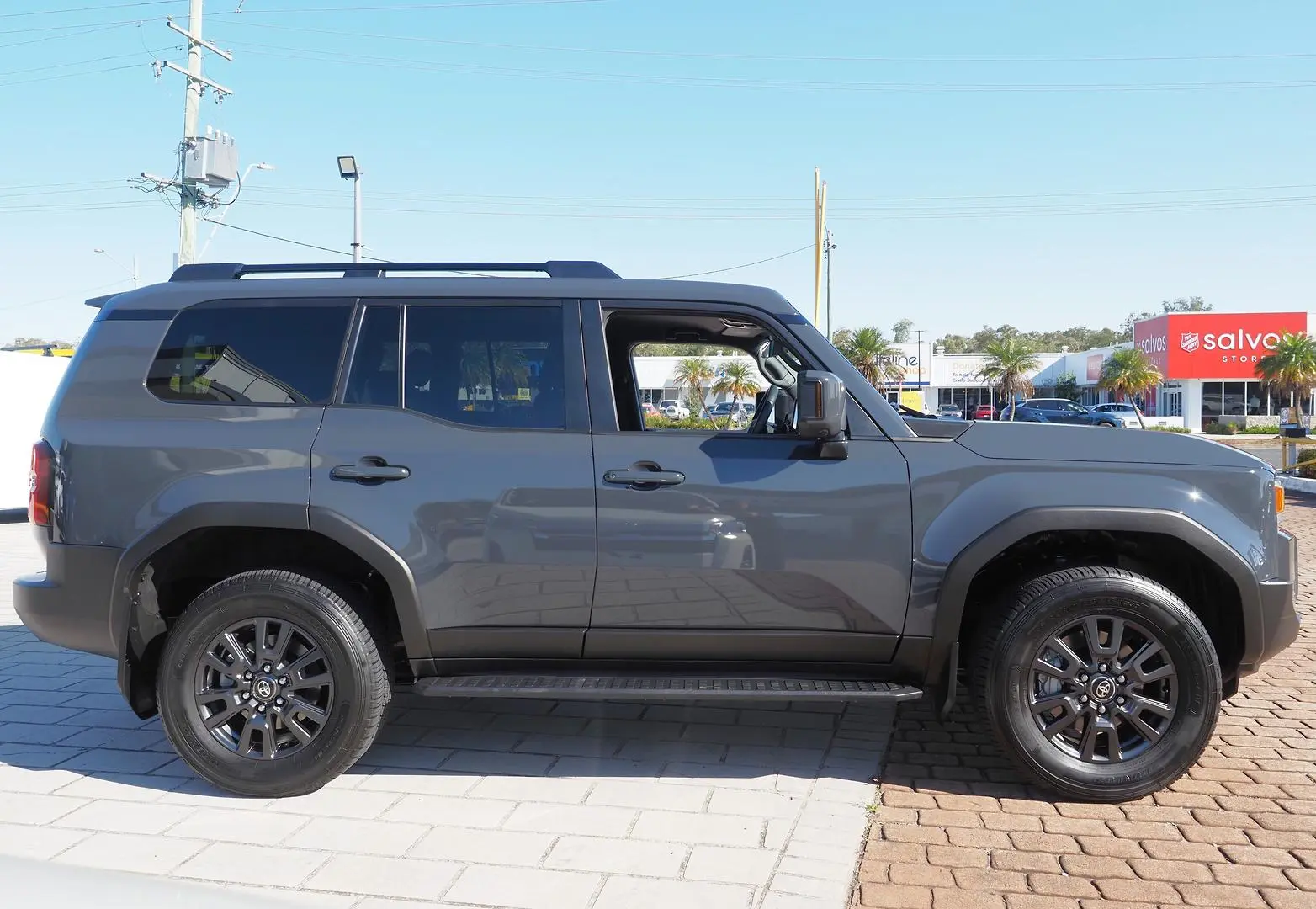 2025 Toyota Landcruiser Prado Gallery Image 10
