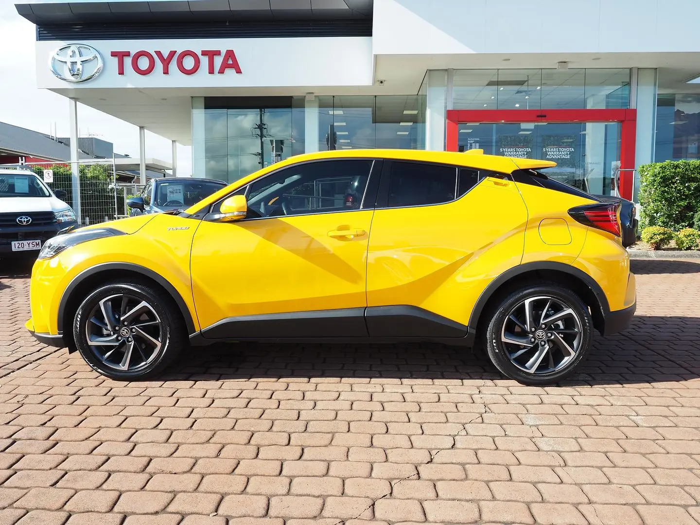 2023 Toyota C-HR Image 8