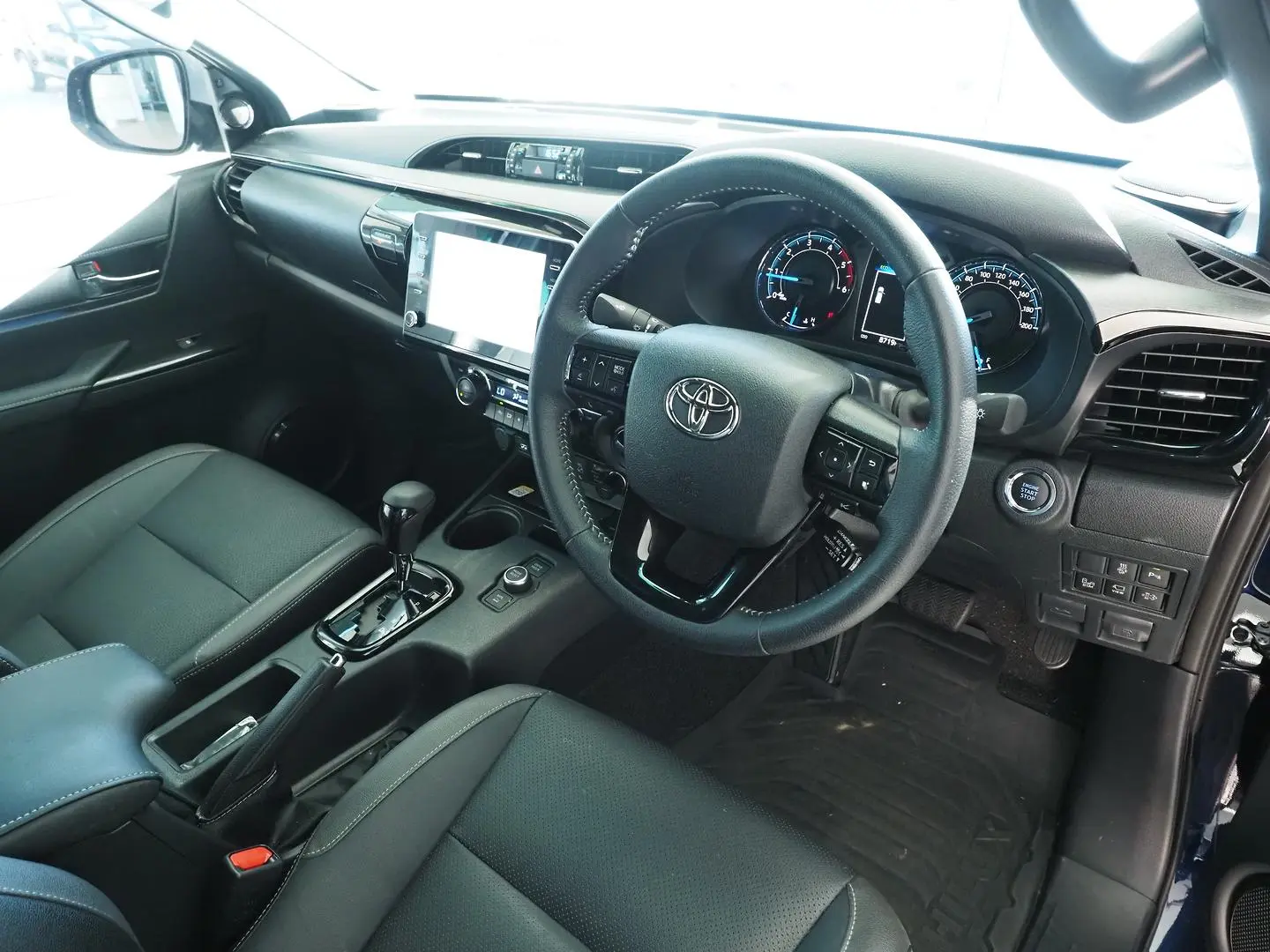 2025 Toyota Hilux Gallery Image 4