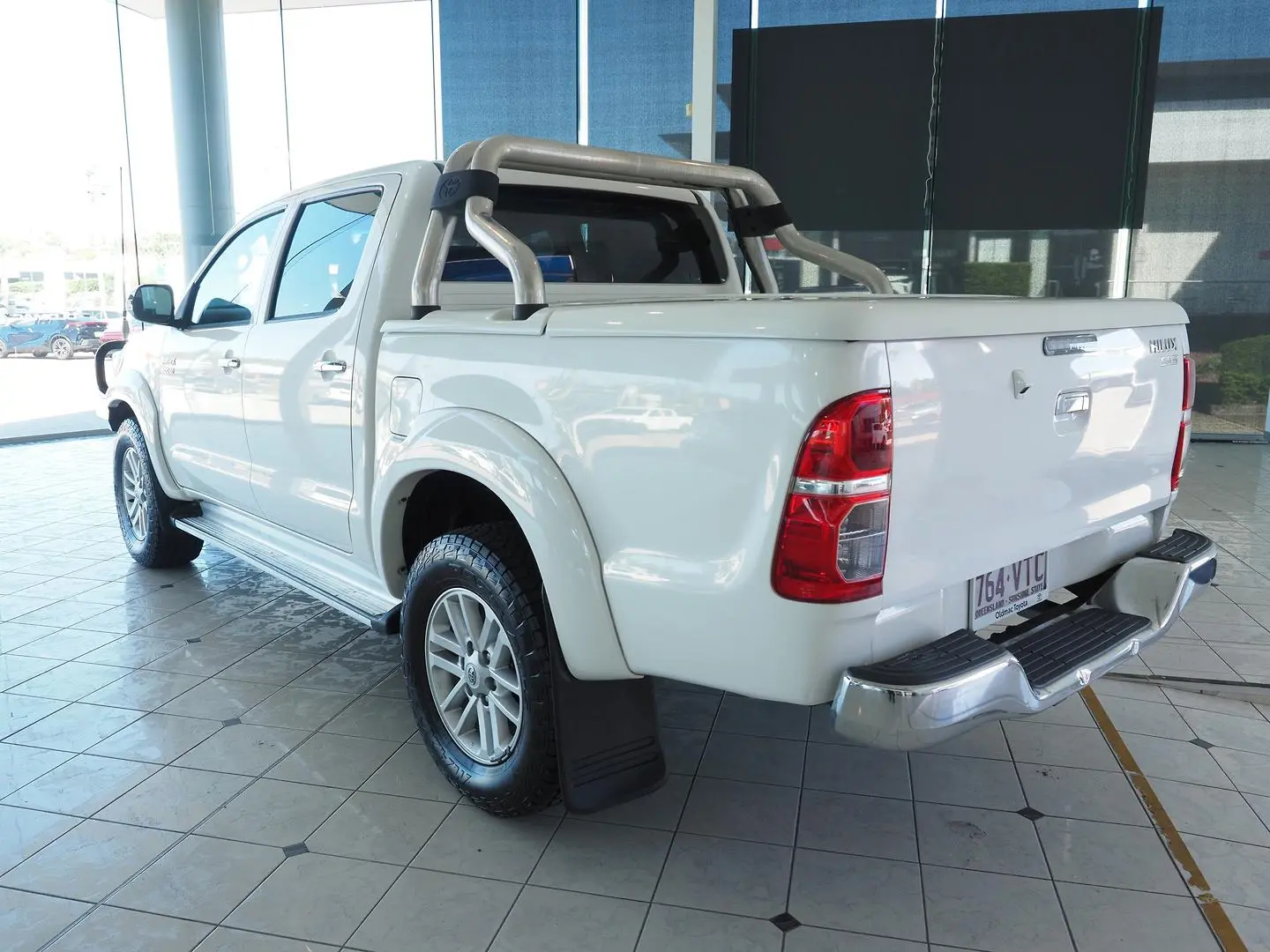 2015 Toyota Hilux Gallery Image 2