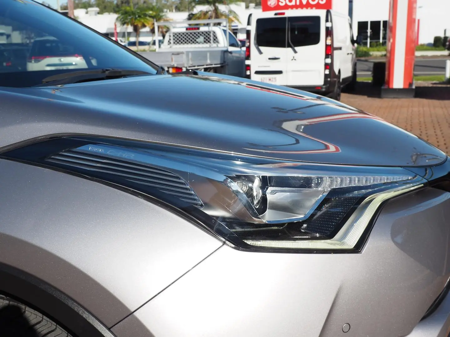 2018 Toyota C-HR Gallery Image 11