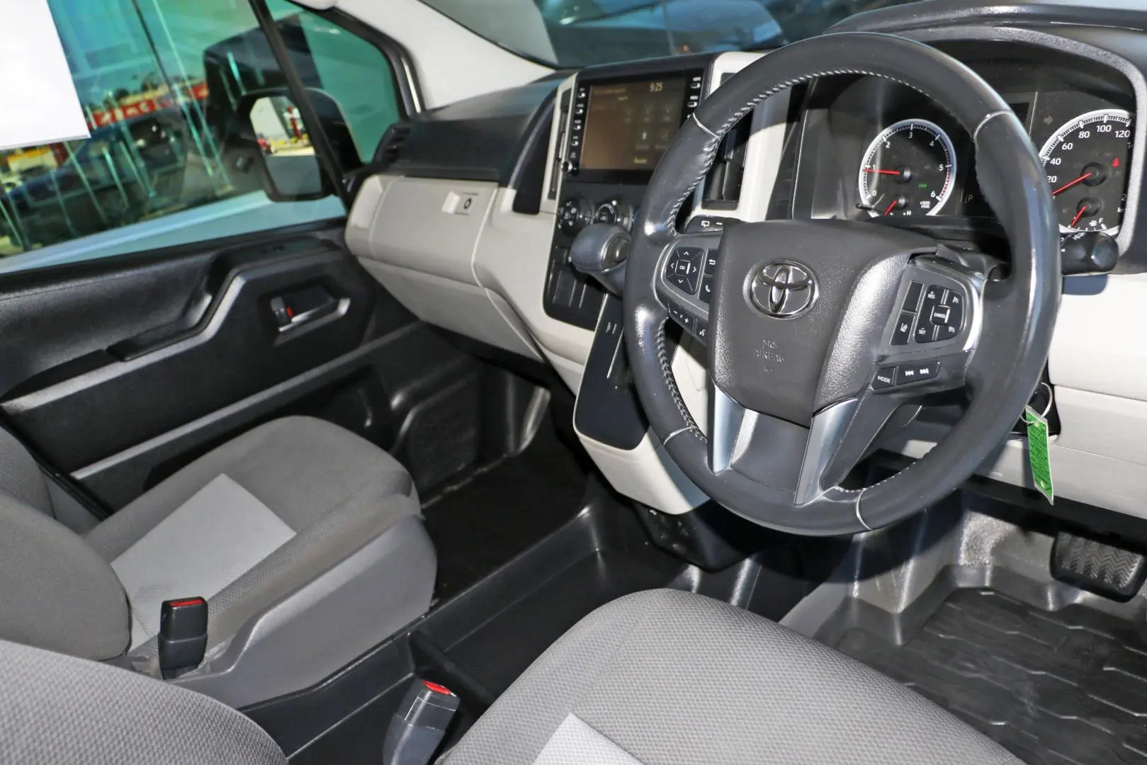 2020 Toyota Hiace Image 6