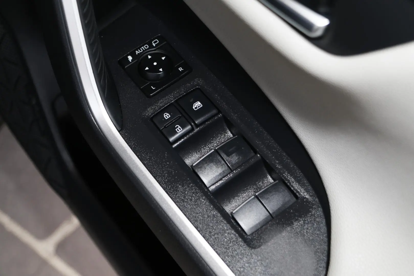 2024 Toyota RAV4 Gallery Image 19