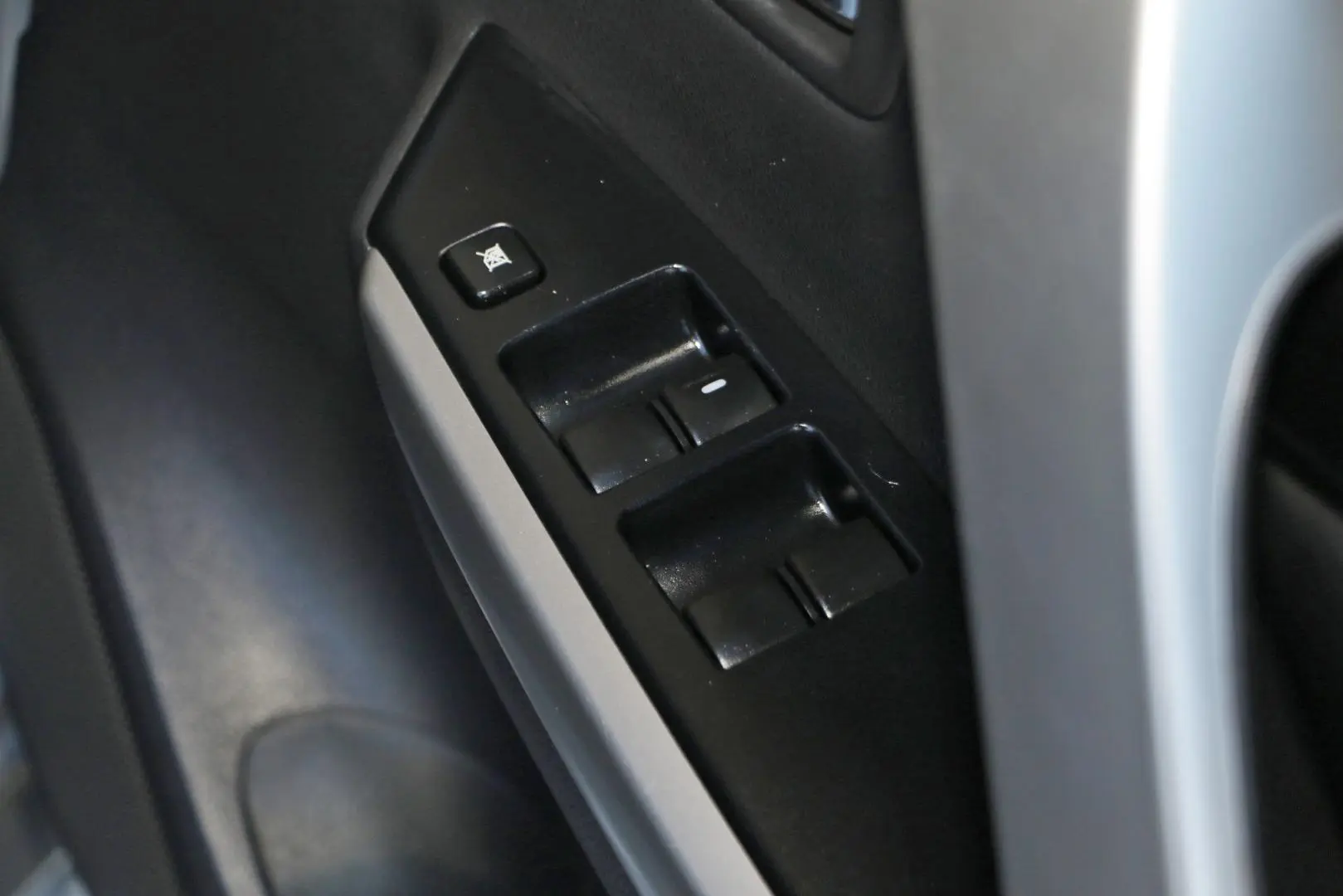 2016 Mitsubishi Pajero Sport Gallery Image 18