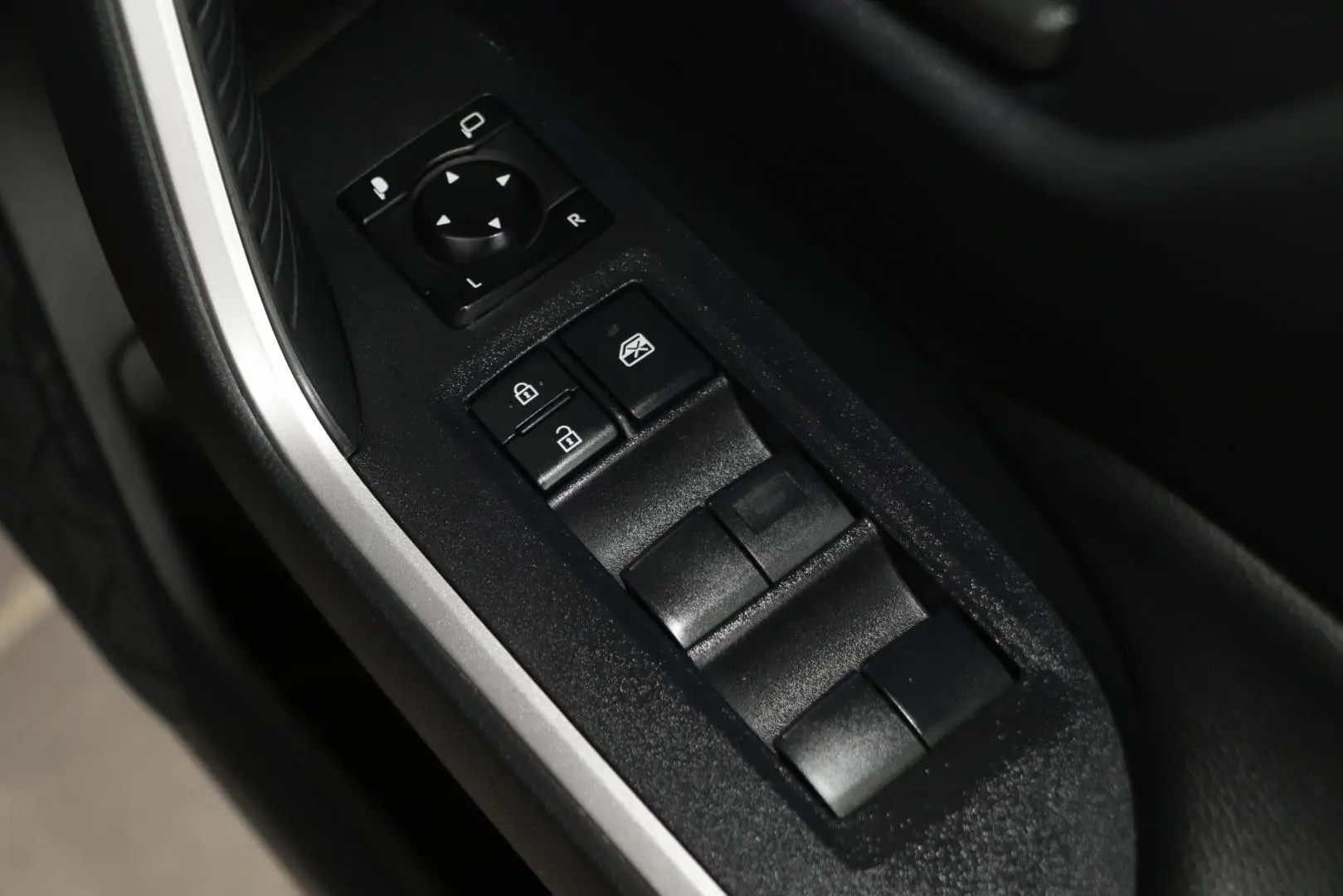 2025 Toyota RAV4 Gallery Image 18