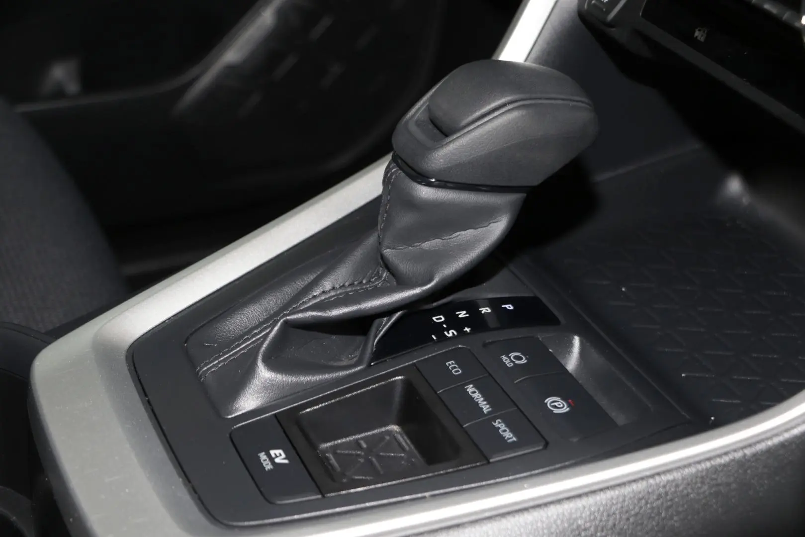 2024 Toyota RAV4 Gallery Image 13