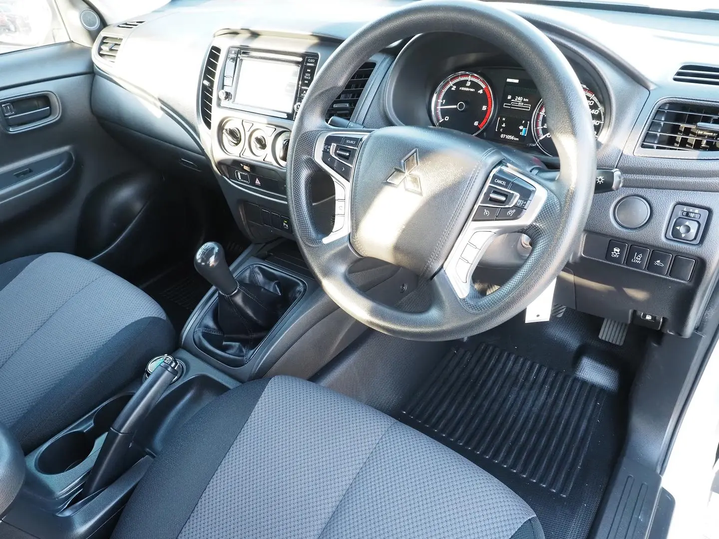 2019 Mitsubishi Triton Gallery Image 4