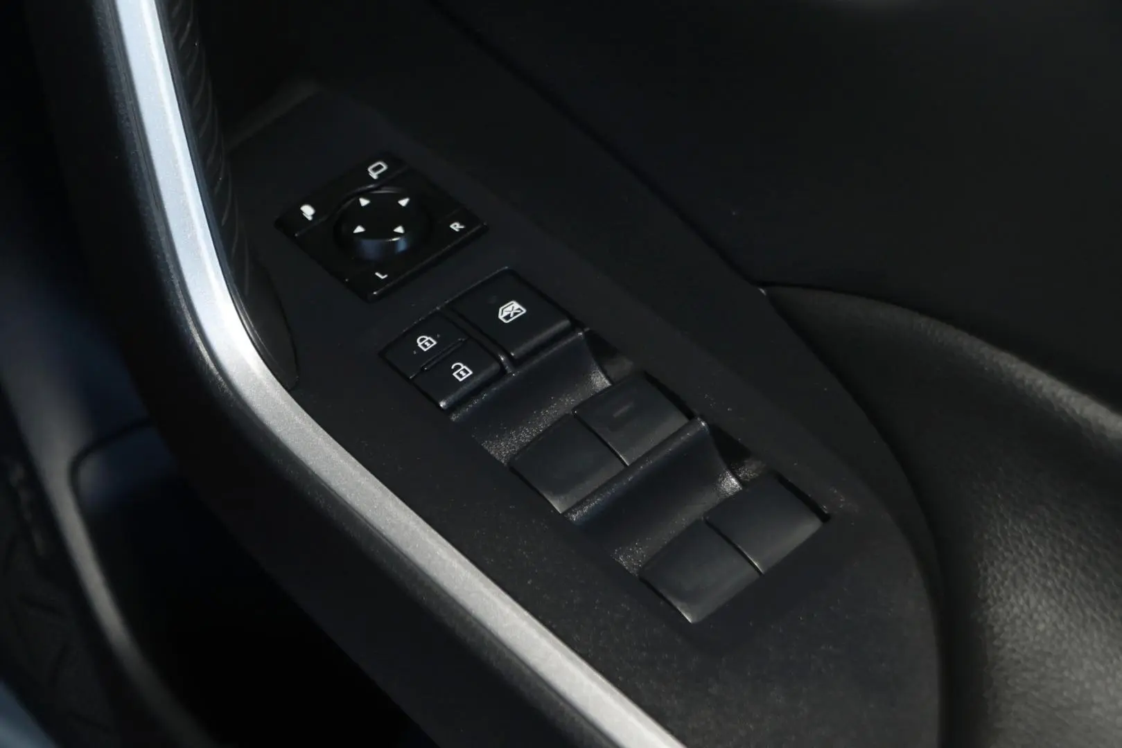 2025 Toyota RAV4 Gallery Image 19
